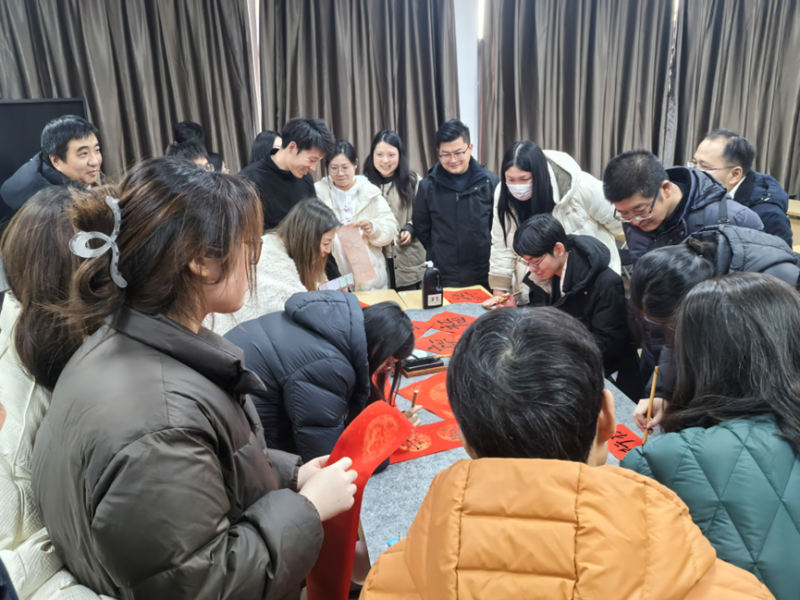 迎新入户，送福到家—— 设备工程学院分工会举办第二届迎新年写春联送福字活动 